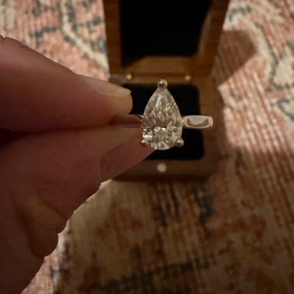 Elegant 14k White Gold, Pear, Brilliant Cut, 1.04 carat Lab Grown Diamond Ring - Picture 2 of 9